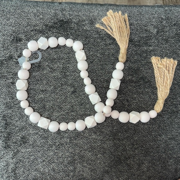 Distressed White Wood Beaded Jute Twine With Tassels Garland Decor NEW - Picture 1 of 5